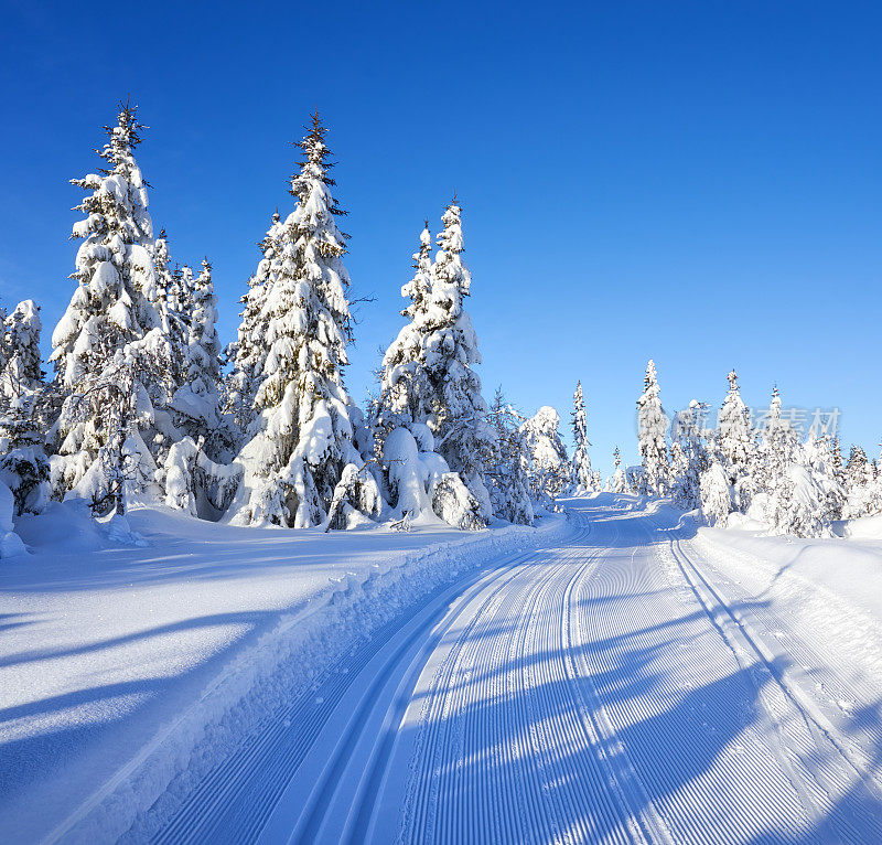 2月的滑雪道，挪威的Synnfjell Oppland